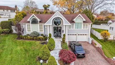 67 Royal Way, North Hempstead, NY 11040