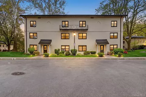 2 Field End Ln #2L, Eastchester, NY 10709