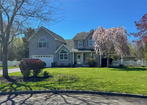 15 Whitetail Ct, Center Moriches, NY 11934