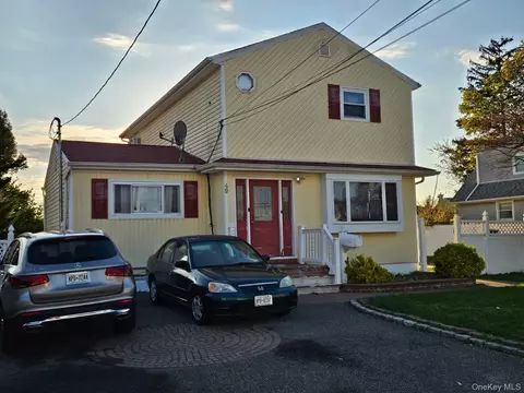 49 Volta St, Copiague, NY 11726