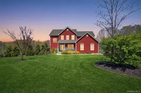 2 Primrose Ln, Chester, NY 10918