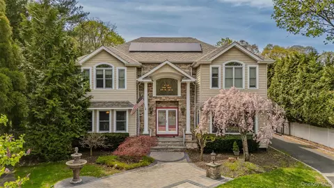 138 Cambon Ave, Saint James, NY 11780