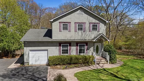 77 Bullard St, Mastic, NY 11950