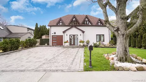 316 Acre Ln, Hicksville, NY 11801