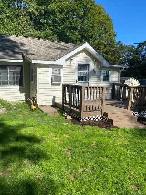 105 Main St, Mount Hope, NY 10963