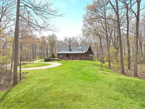 117 S Quaker Hill Rd, Pawling, NY 12564