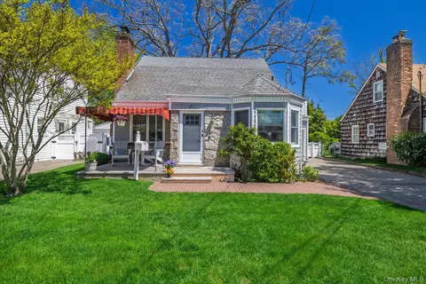 80 Doncaster Rd, Malverne, NY 11565