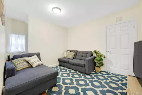 8848 77th St, New York, NY 11421