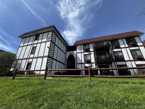 14 Skyline Dr #15, Fishkill, NY 12524
