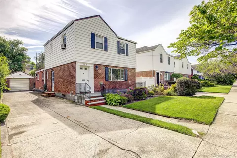 75-19 171st St, New York, NY 11366