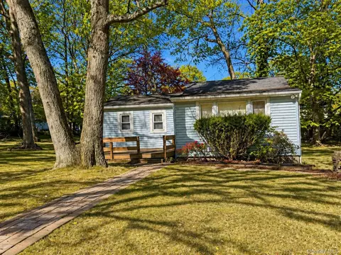 35 Rockaway Dr, Sound Beach, NY 11789