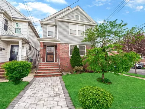 14702 33rd Ave, Flushing, NY 11354