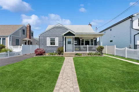 122 Mckinley Ave, North Bellmore, NY 11710