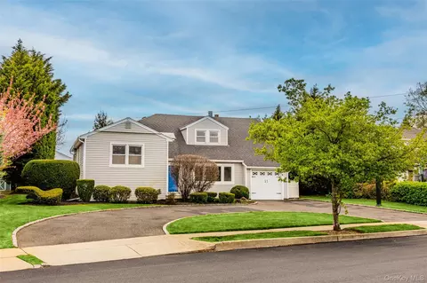 1970 Brook Park Dr, Merrick, NY 11566
