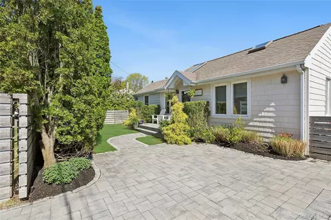 8 Elder Ave, Hampton Bays, NY 11946