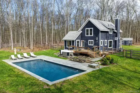 176 Maple Ln, Tusten, NY 12764