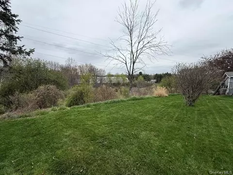 Exterior - 4 Delray Cir, Poughkeepsie, NY 12603 photo 4 of 7