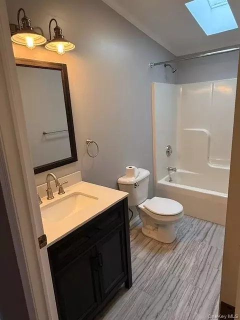 Bath - 4 Delray Cir, Poughkeepsie, NY 12603 photo 1 of 2
