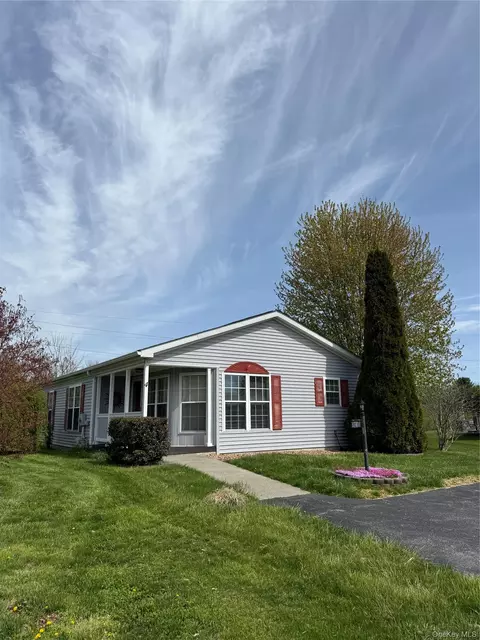 4 Delray Cir, Poughkeepsie, NY 12603