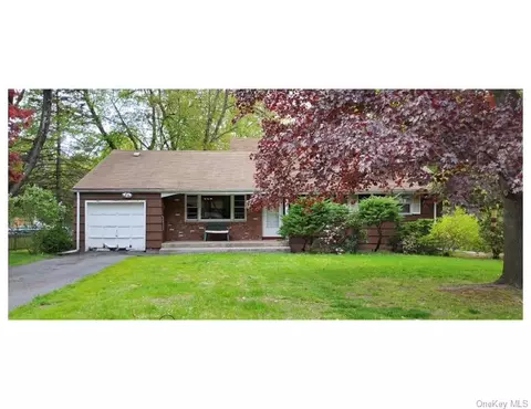 35 Old Middletown Rd, Clarkstown, NY 10956