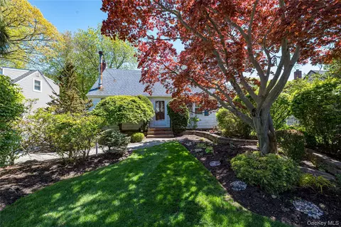 24 Kellogg Pl, Huntington Station, NY 11746