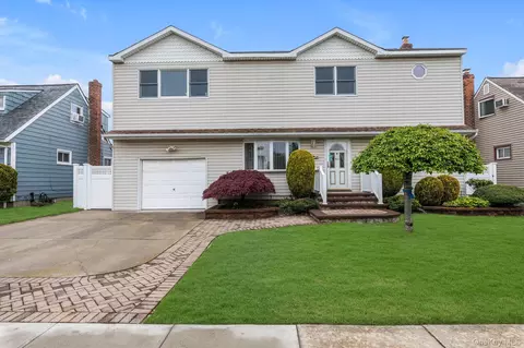 57 Cedar St, Hicksville, NY 11801