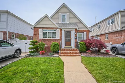 171-20 Gladwin Ave, New York, NY 11365
