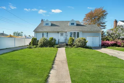 83 Old Farmingdale Rd, West Babylon, NY 11704