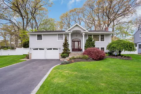 22 Abbey Dr, Commack, NY 11725