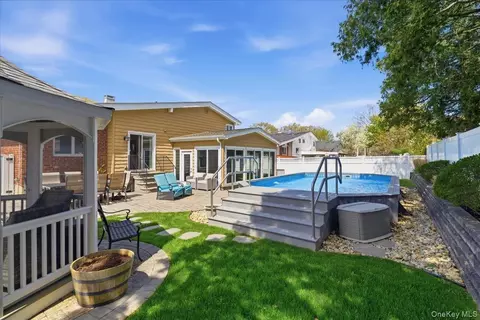 241 W 18th St, Deer Park, NY 11729