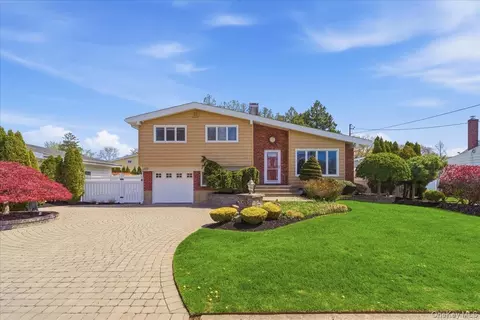241 W 18th St, Deer Park, NY 11729