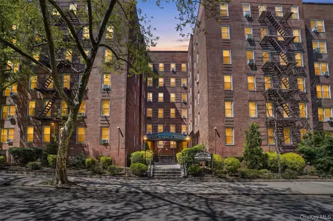 2105 Wallace Ave #2A, New York, NY 10462