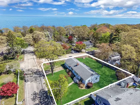 77 Nautilus Dr, Rocky Point, NY 11778