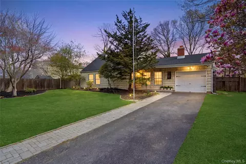 1055 Sipp Ave, Medford, NY 11763