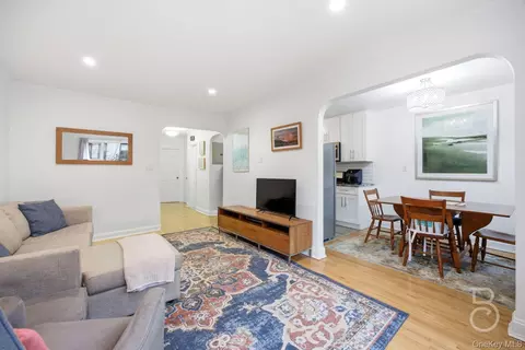 30-25 34th St, New York, NY 11103