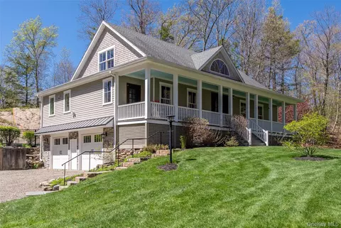 21 Peacock Rd, Rhinebeck, NY 12572