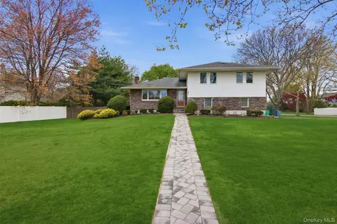 23 Sarina Dr, Commack, NY 11725