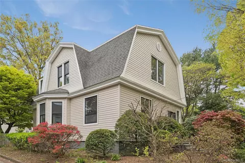 21 Mackey Ave, North Hempstead, NY 11050