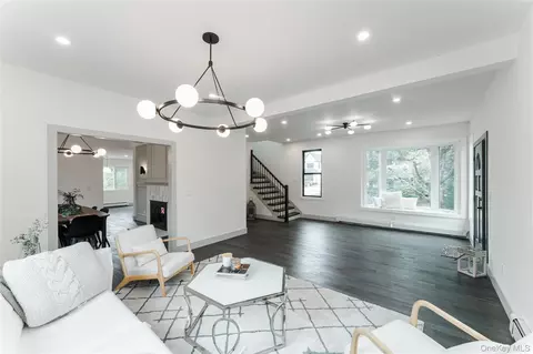 21 Mackey Ave, North Hempstead, NY 11050