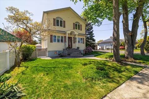 2522 5th St, East Meadow, NY 11554