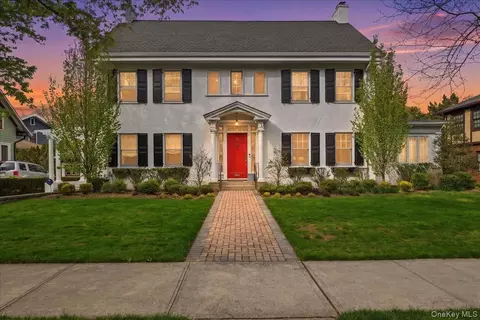 10 Massachusetts Blvd, Hempstead, NY 11001
