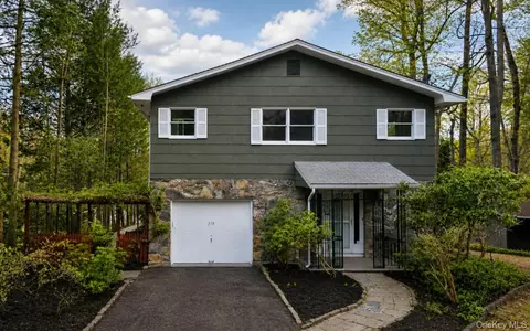 378 Lake Shore Rd, Putnam Valley, NY 10579