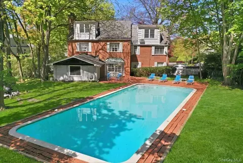 4 The Birches, North Hempstead, NY 11576