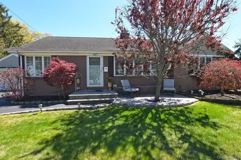20 Conway St, Lake Ronkonkoma, NY 11779
