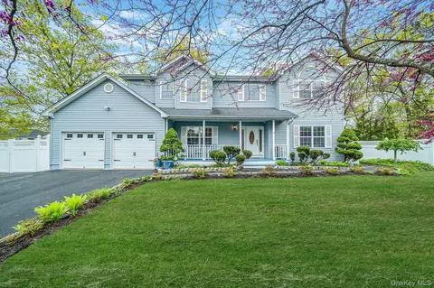73 Elm Ave, Coram, NY 11727