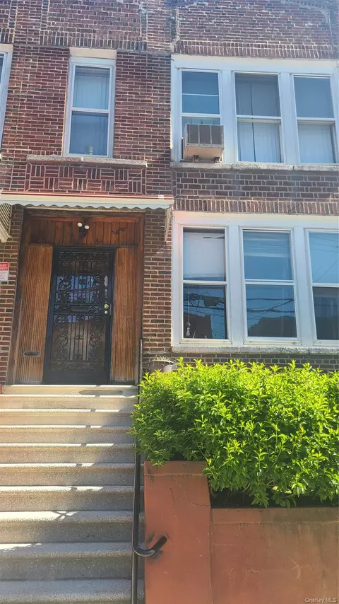 949 E 223rd St, New York, NY 10466