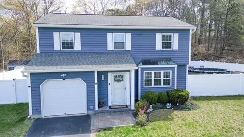 45 Roosevelt Ave, Selden, NY 11784