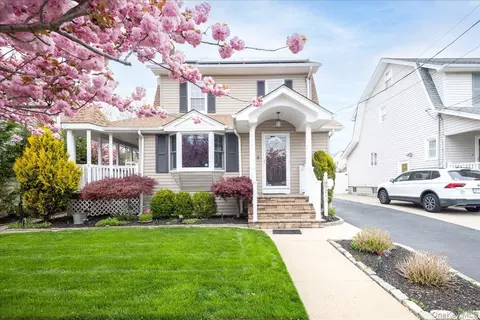 210 Frederick Ave, Bellmore, NY 11710