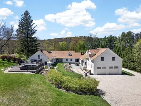 1429 Jackson Corners Rd, Milan, NY 12571