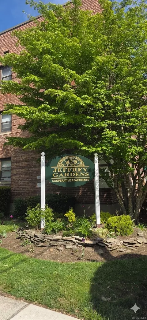 4640 216th St #3C, Bayside, NY 11361